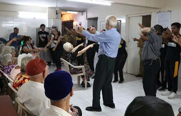 ΓÇÿWorld Dance DayΓÇÖ Celebration ΓÇô Organised A Dance Workshop By BookASmile Supported Dancers For Residents Of An Old Aged Home.